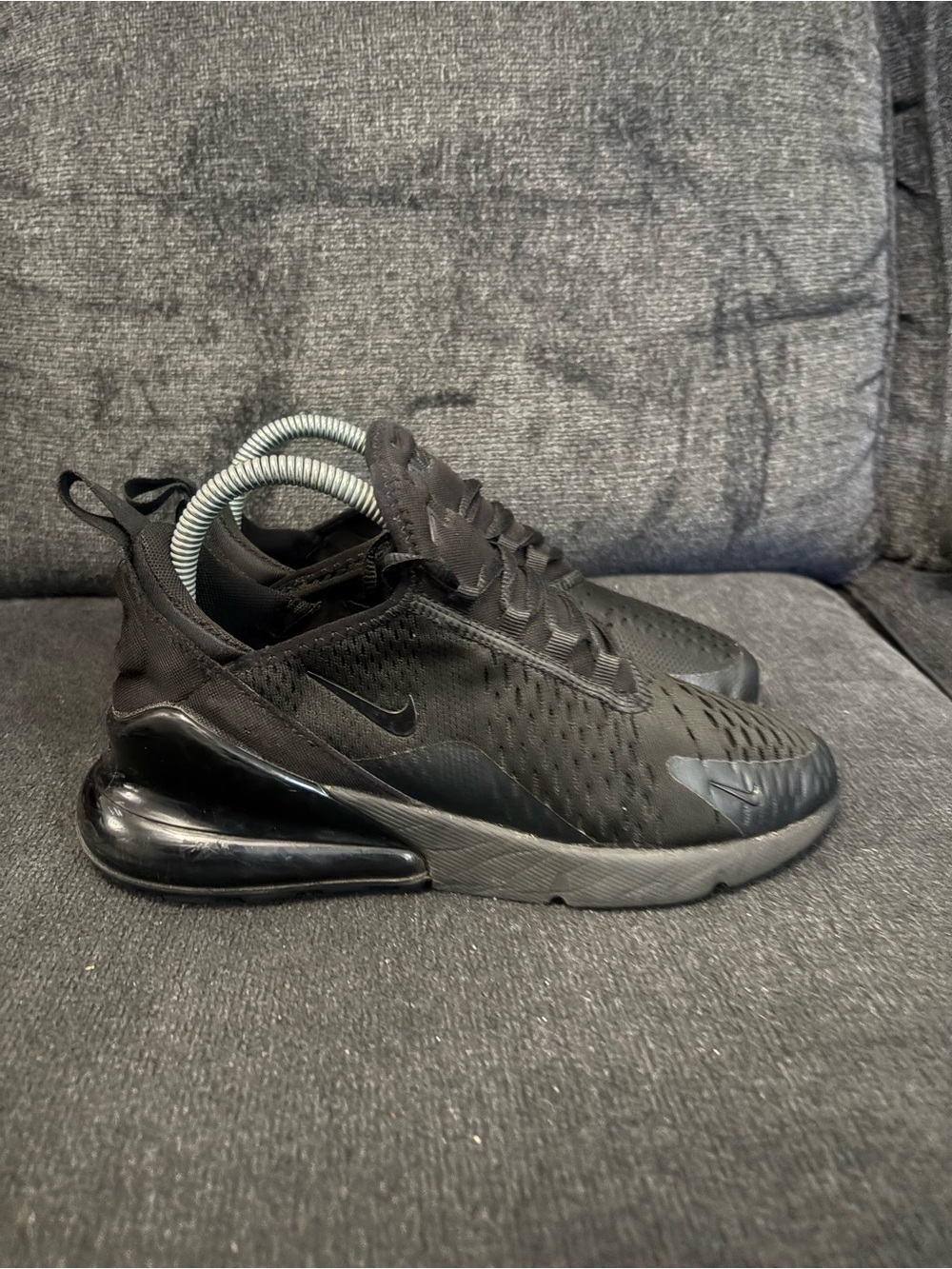Nike Air Max 270 GS ‘Triple Black’ BQ5776-001 Size 6y / Women’s 7.5